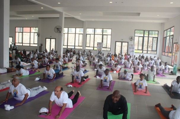 L’Ambassade de l’Inde célèbre la Journée Mondiale du Yoga à l’Université Polytechnique de San Pedro, en partenariat avec le TIPSP et l’UPSP
