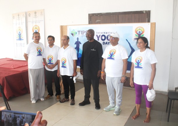 L’Ambassade de l’Inde célèbre la Journée Mondiale du Yoga à l’Université Polytechnique de San Pedro, en partenariat avec le TIPSP et l’UPSP